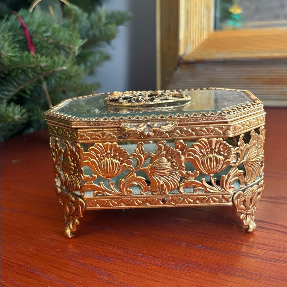 Elegant Gold and Glass Jewelry Box Matson - Picture 3 of 6